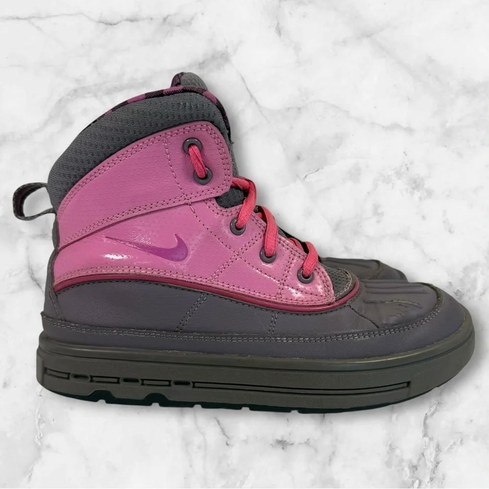 Kids Nike Woodside 2 boots size 2.5Y